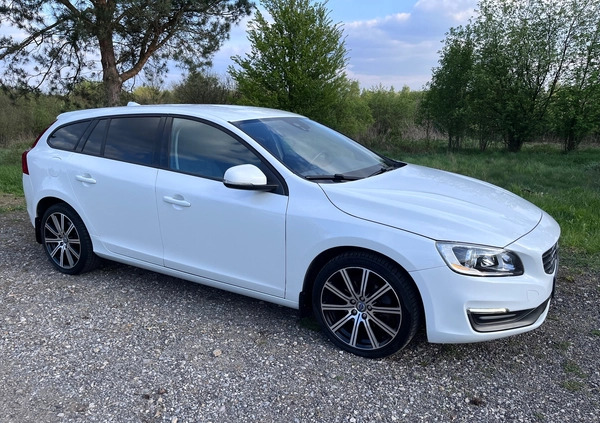 Volvo V60 cena 40900 przebieg: 253000, rok produkcji 2013 z Warszawa małe 781